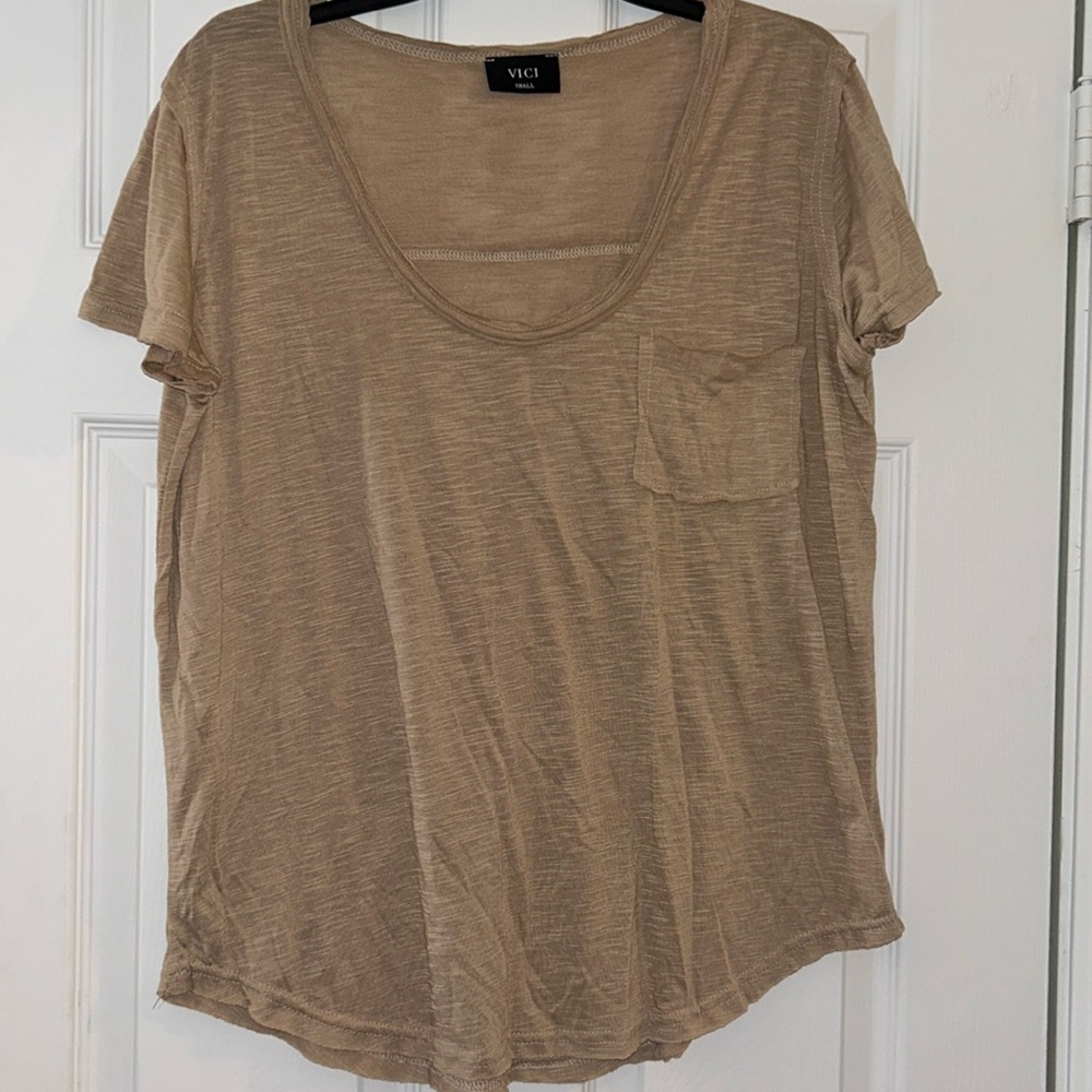Vici pocket tee size small